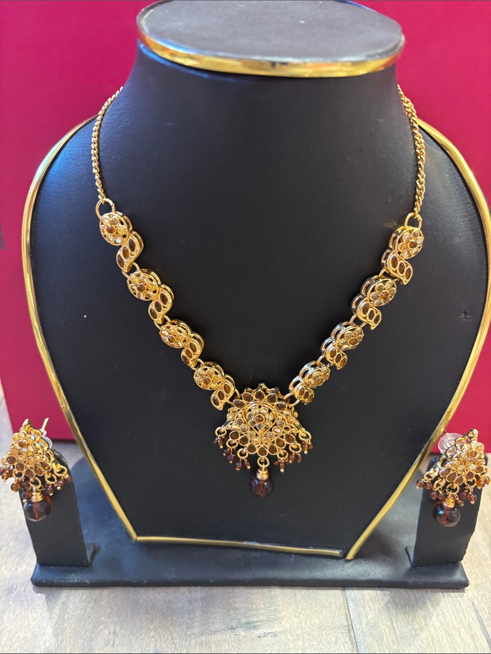 Elegant Gold-Tone Filigree Necklace & Earring Set - Gold